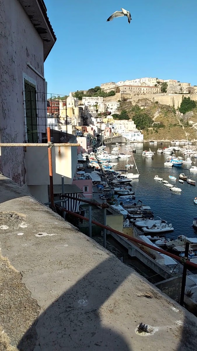 Borgo marinaro affacciato sul mare